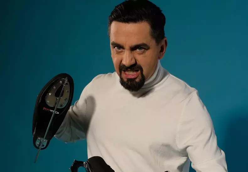 Prin-ce-greutati-a-trecut-Cosmin-Natanticu-in-timpul-filmarilor-pentru-„Dancing-on-ice-2