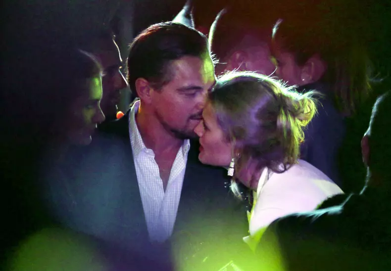 Exclusif - Leonardo DiCaprio en charmante compagnie a la soiree