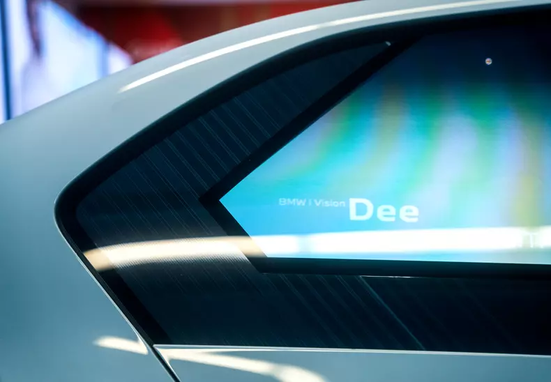P90570584_highRes_bmw-i-vision-dee-at-