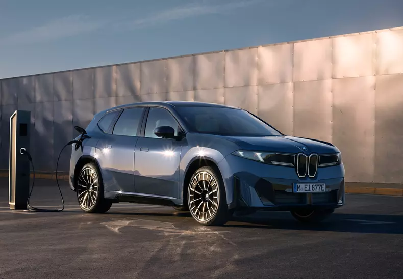 P90615624_highRes_the-new-bmw-ix3-50-x