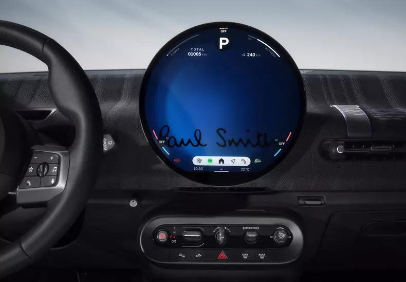 P90618104_highRes_mini-paul-smith-edit