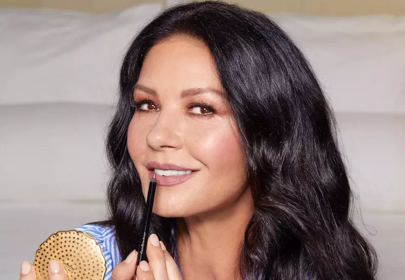 Catherine Zeta-Jones va fi Morticia Addams în serialul Netflix Wednesday