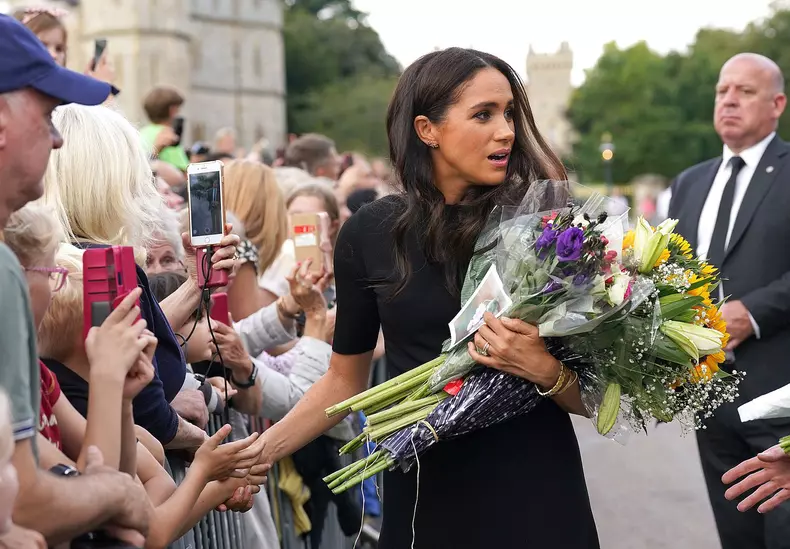 Gestul surprinzător făcut de o adolescentă față de Meghan Markle, la Castelul Windsor