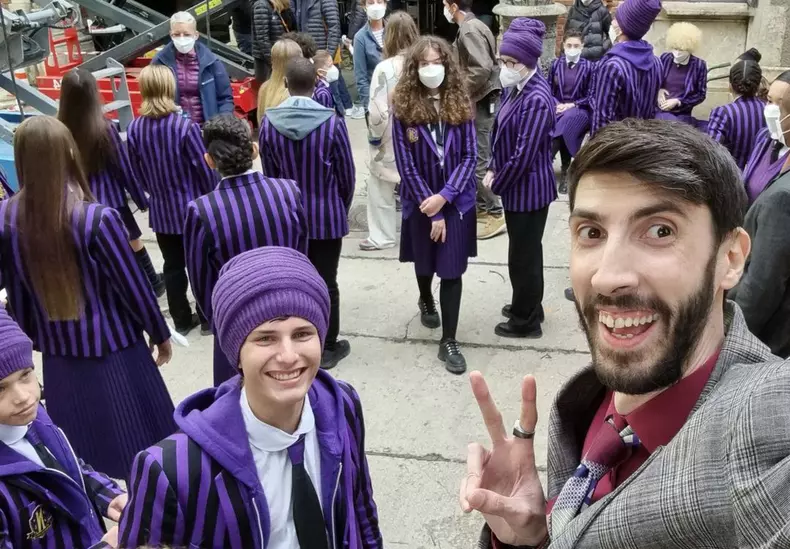 cati-actori-romani-au-jucat-de-fapt-in-serialul-netflix-wednesday.-in-ce-secventa-apare-andrei-duban-2