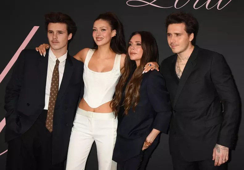 Photocall lors de la première de "Lola" au Regency Bruin Theatre à Los Angeles