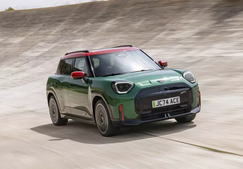 P90567320_highRes_the-mini-john-cooper