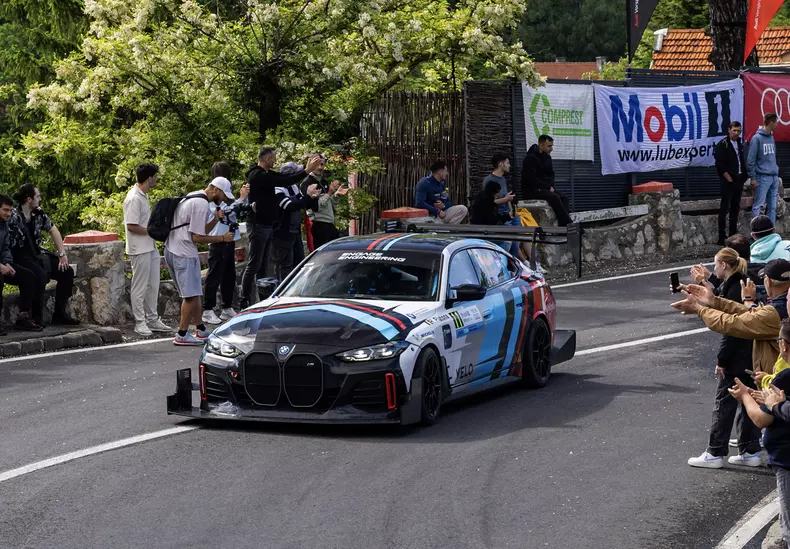 P90643767_highRes_bmw-i4-racing-poina-