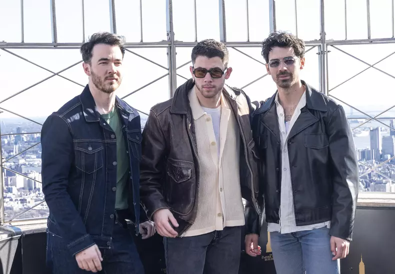 Jonas Brothers Light Up The Empire State Building