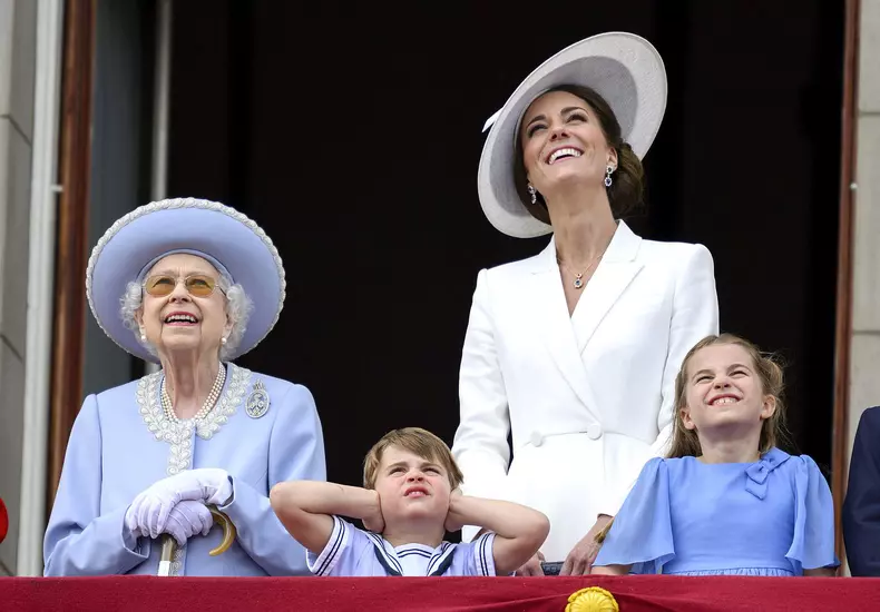 Kate Middleton n-a reușit să îl stăpânească pe Prințul Louis. Micuțul a furat din nou spectacolul la Jubileul de Platină