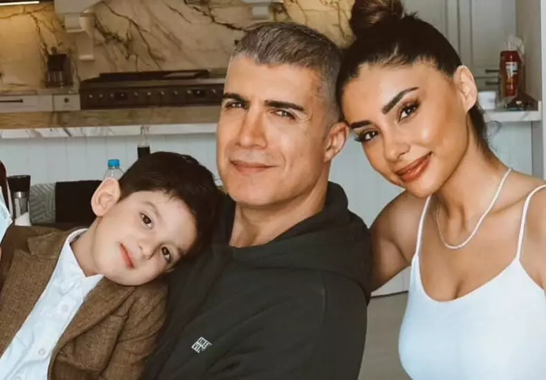 Özcan Deniz, imagine alaturi de familie