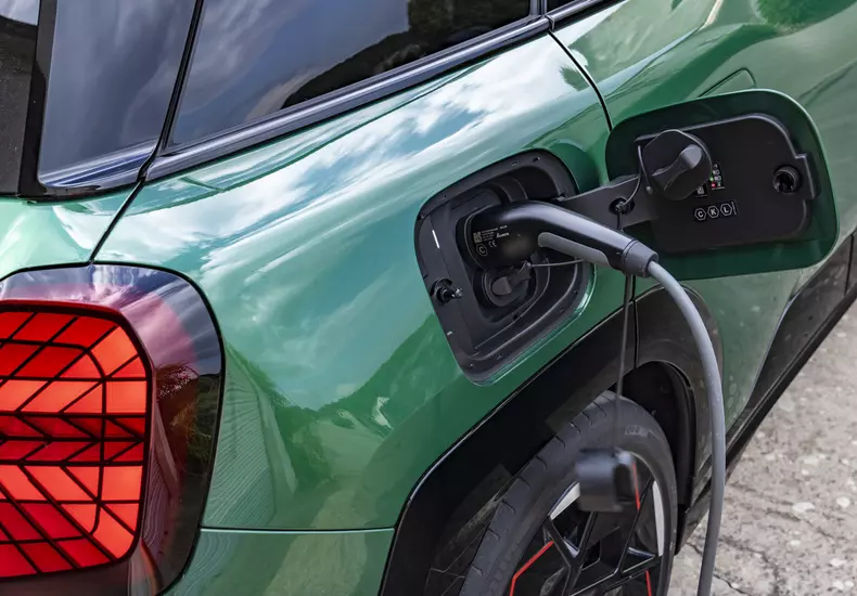 P90567363_highRes_the-mini-john-cooper