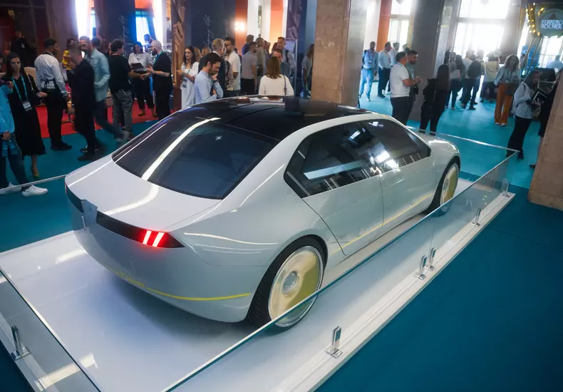 P90570563_highRes_bmw-i-vision-dee-at-