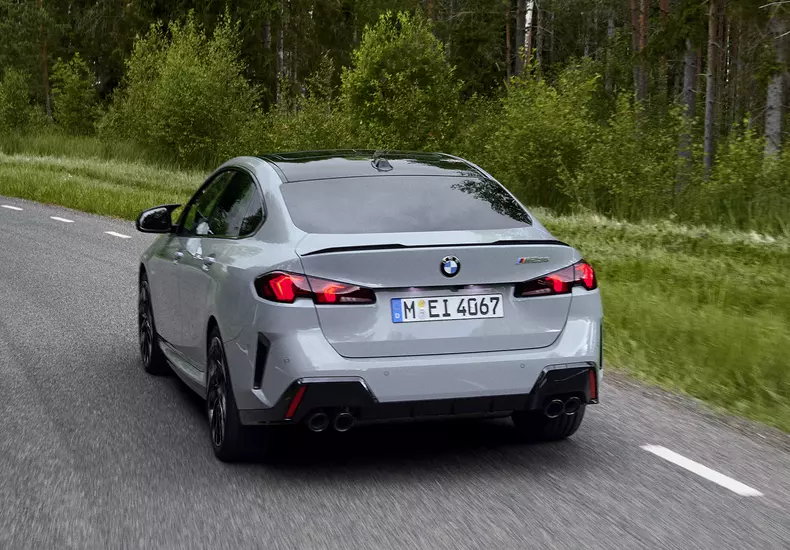 P90572306_highRes_the-new-bmw-m235-xdr