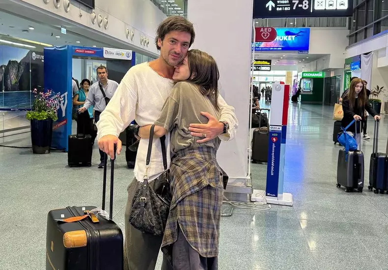 Adela Popescu a ajuns in Thailanda, la Radu Valcan