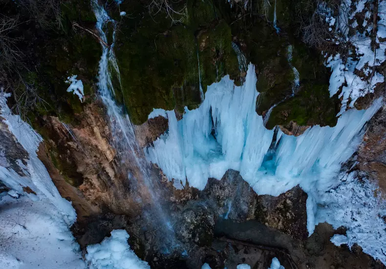 ROventura-Kanal-D.-George-Mihai-si-Andreea-Stravoiu-ajung-in-locuri-de-basm-din-Tara-Motilor-6