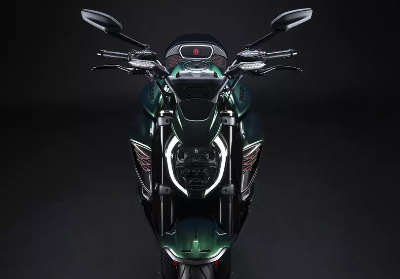 web_Ducati-Diavel-V4-for-Bentley-DWP24-Overview-gallery-1920×1080-01