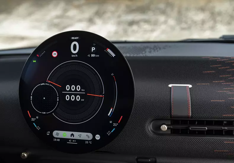 P90571692_highRes_the-mini-john-cooper