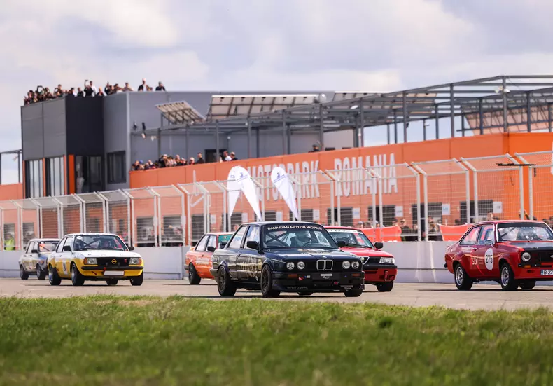 P90593568_highRes_bmw-m5-touring-safet