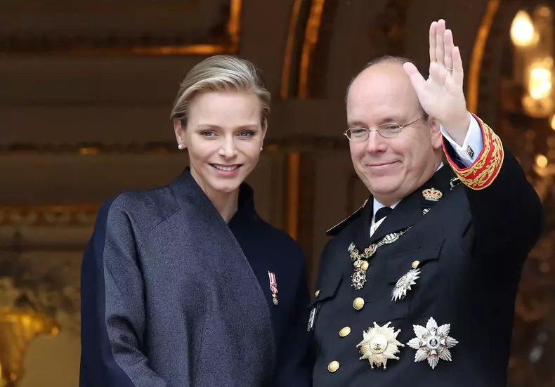 La famille princiere de Monaco au balcon du palais lors de la Fete Nationale Monegasque