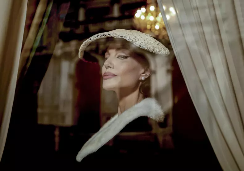 Angelina Jolie în filmul „Maria”