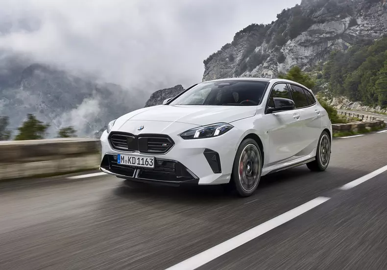 P90550892_highRes_the-all-new-bmw-m135