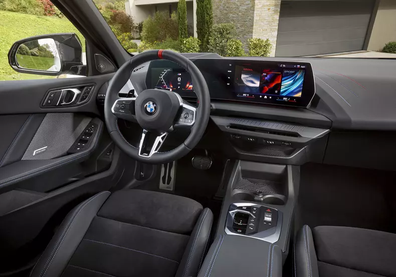 P90550948_highRes_the-all-new-bmw-m135