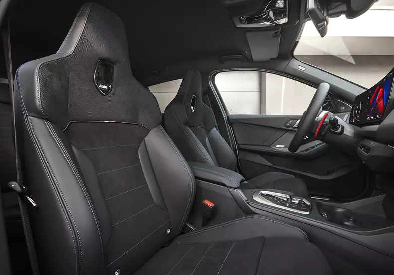 P90550962_highRes_the-all-new-bmw-m135