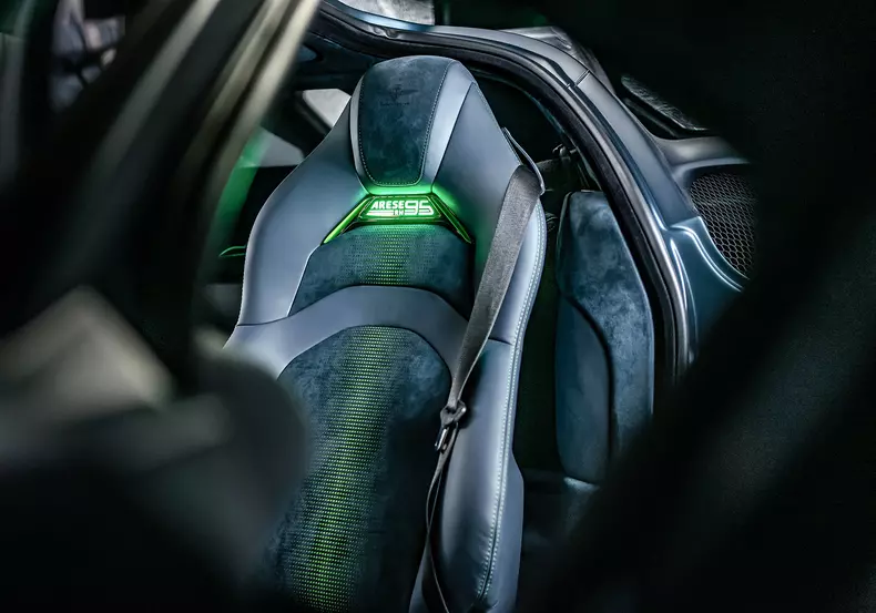 Arese_RH95_Grigio_Artico_03_Interiors_and_Details