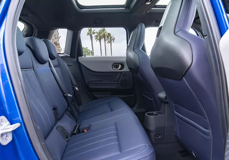 P90559991_highRes_mini-cooper-s-5-door