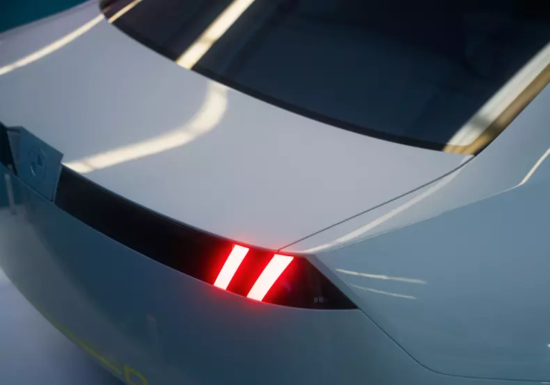 P90570582_highRes_bmw-i-vision-dee-at-