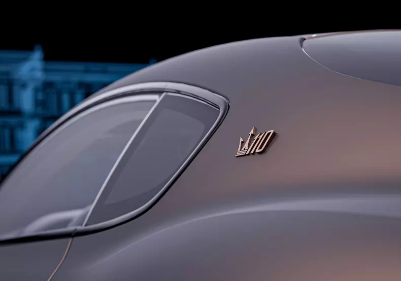 Small-25207-13a-maserati-granturismo-110-anniversario-rame-folgore-logo