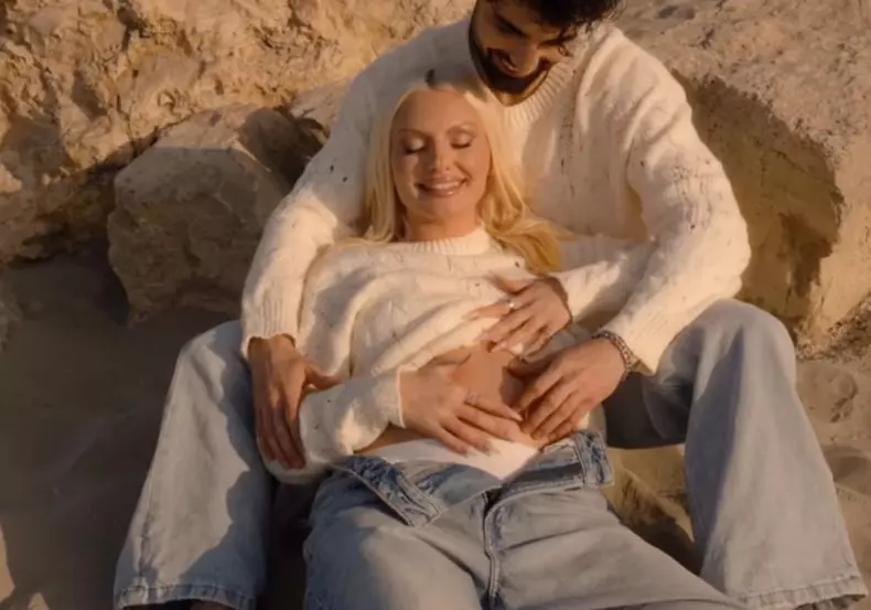 Alexandra Stan însărcinată