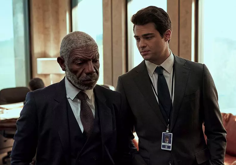 Serialul Netflix Recrutul The Recruit a fost reînnoit pentru sezonul 2. Când ar avea premiera (4)