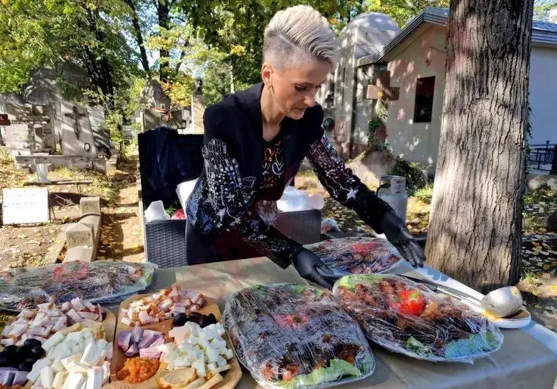 regina-intunericului-11