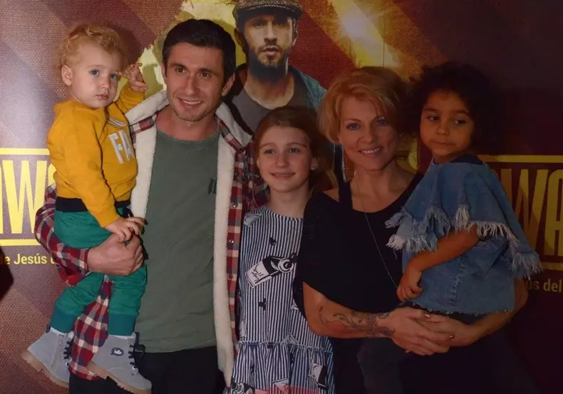 familia-dragos-bucur-dana-nalbaru-1