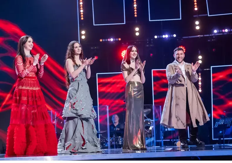 finalistii-vocea-romaniei-narcisa-badea-aura-sova-raluca-moldoveanu-robert-lukian-scaled
