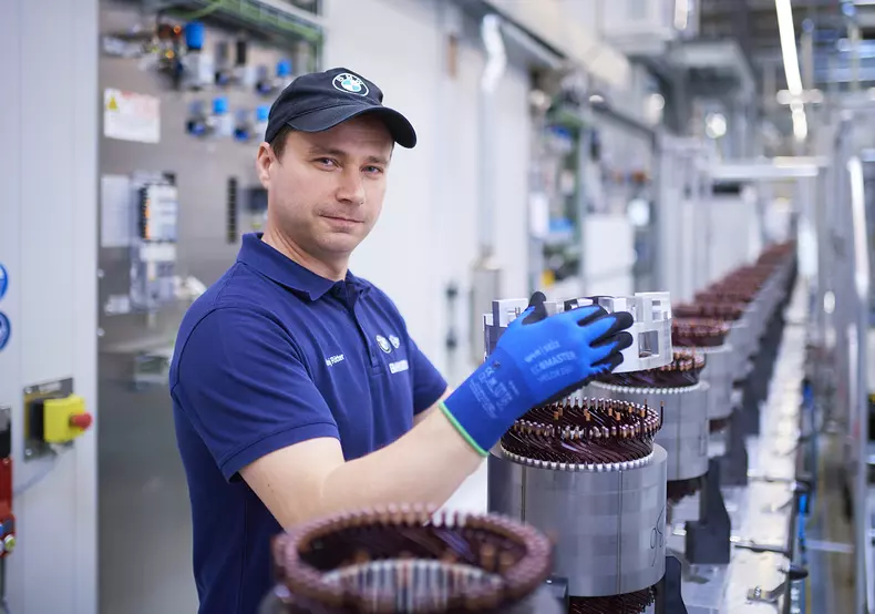 P90559464_highRes_production-of-electr