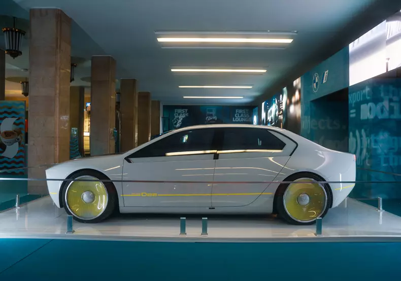 P90570574_highRes_bmw-i-vision-dee-at-