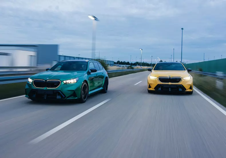 P90577566_highRes_the-new-bmw-m5-touri