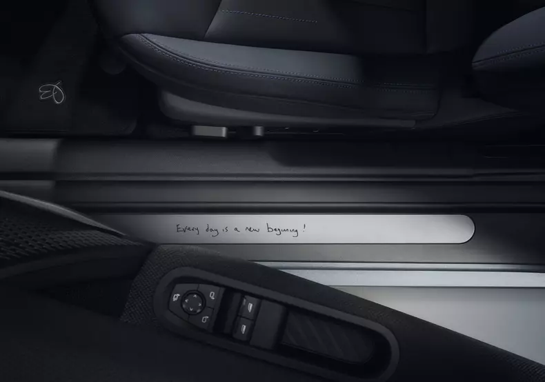 P90618109_highRes_mini-paul-smith-edit