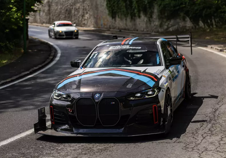 P90643765_highRes_bmw-i4-racing-poina-