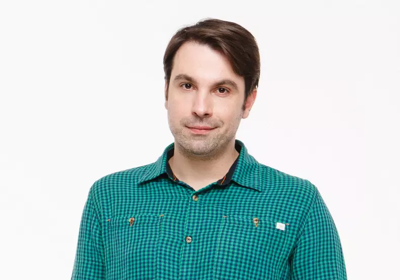 Actorul Alexandru Papadopol pozeaza pentru PRO TV. Foto PRO TV