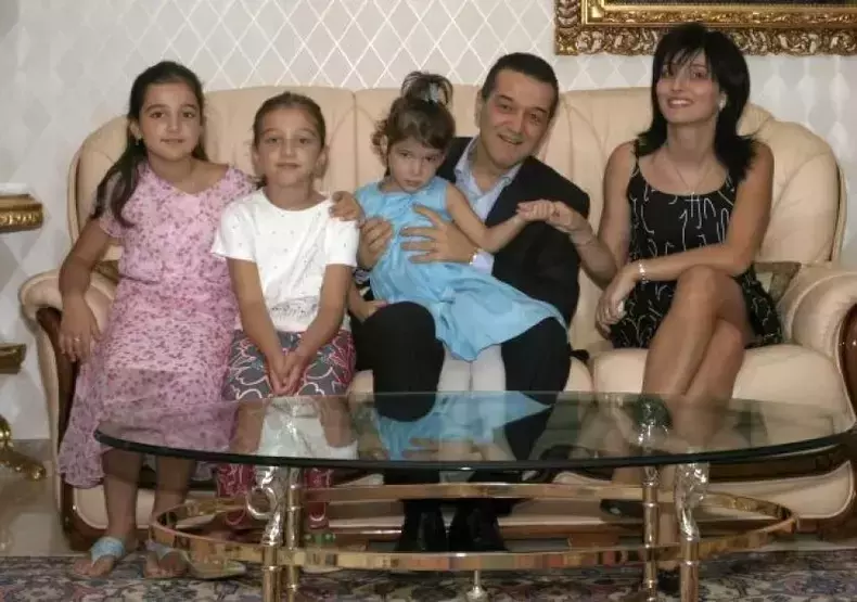 gigi-becali-cu-familia