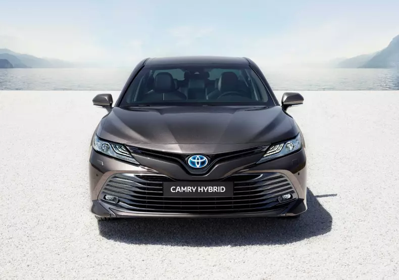 Toyota Camry Hybrid Europa model 2019 2