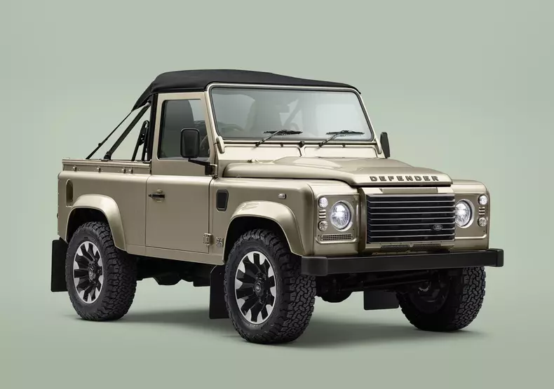 Land_Rover-Defender_Classic_V8_Soft_Top-2025-wallpaper