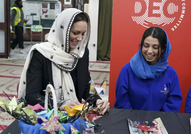 Moment stânjenitor pentru Kate Middleton. Ce a pățit prințesa de Wales în timpul unei întâlniri cu un oficial musulman