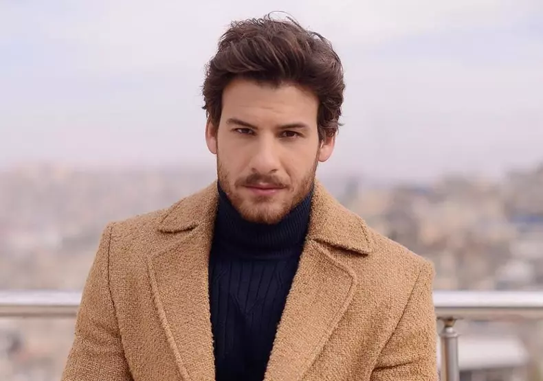Cine este Mustafa Mert Koç, Ömer din serialul „Melek” de la Kanal D
