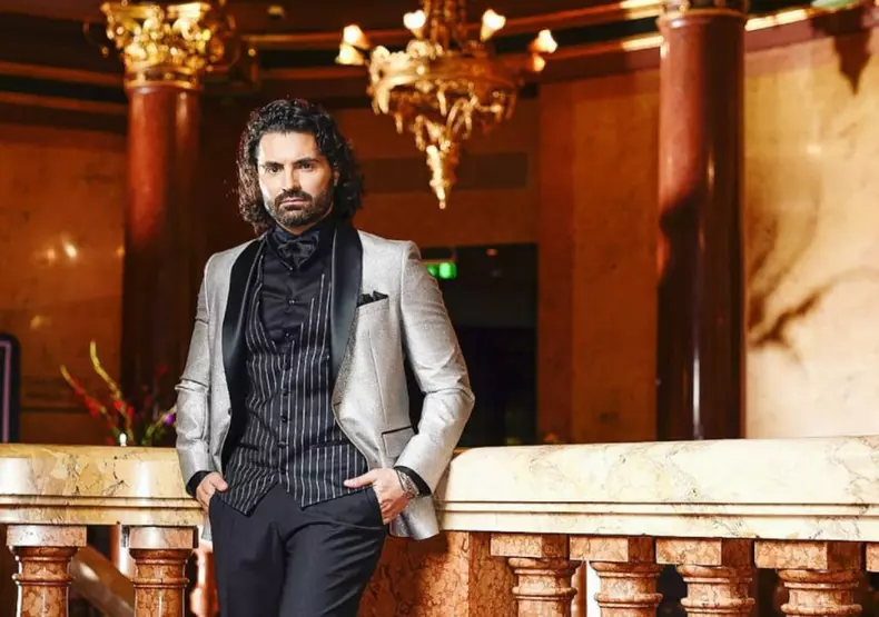 pepe-surprins-alaturi-de-iubita-misterioasa-2-Copie