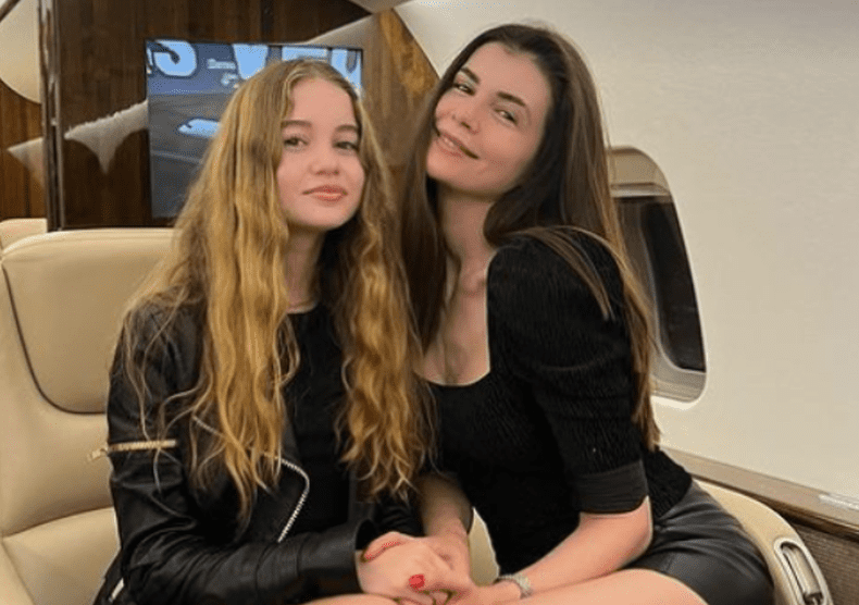 monica-gabor-si-fiica-ei-ca-doua-dive-intr-un-avion-privat-cum-a-reactionat-irinel-columbeanu_8_size24