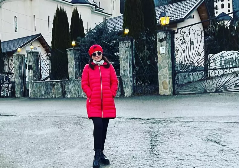 Cântăreața de muzică populară a ajuns la mănăstire. „Am avut mai mult timp de rugăciune”. Ce a făcut când a cunoscut-o pe amanta soțului ei